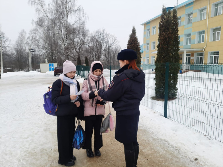 За безопасность движения юных пешеходов.